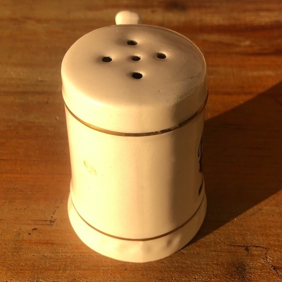 Vintage Georgia Bulldogs Ceramic Salt Shaker with Handle - Picture 2 of 5